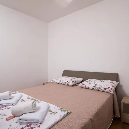 Josipa شقة تروغير